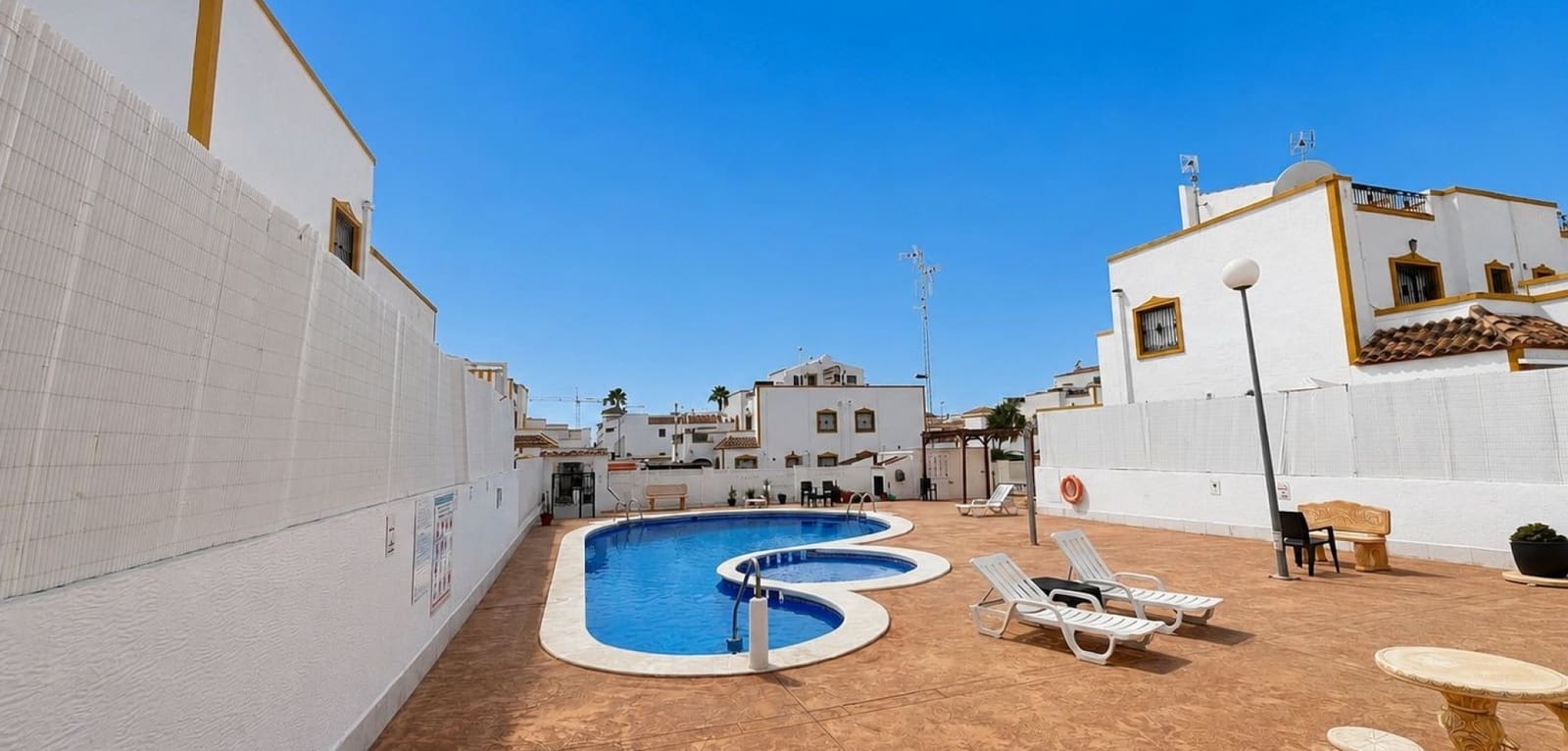 3 slaapkamer Villa te koop in Vistabella met zwembad - € 215.000 (Ref: 10060642)
