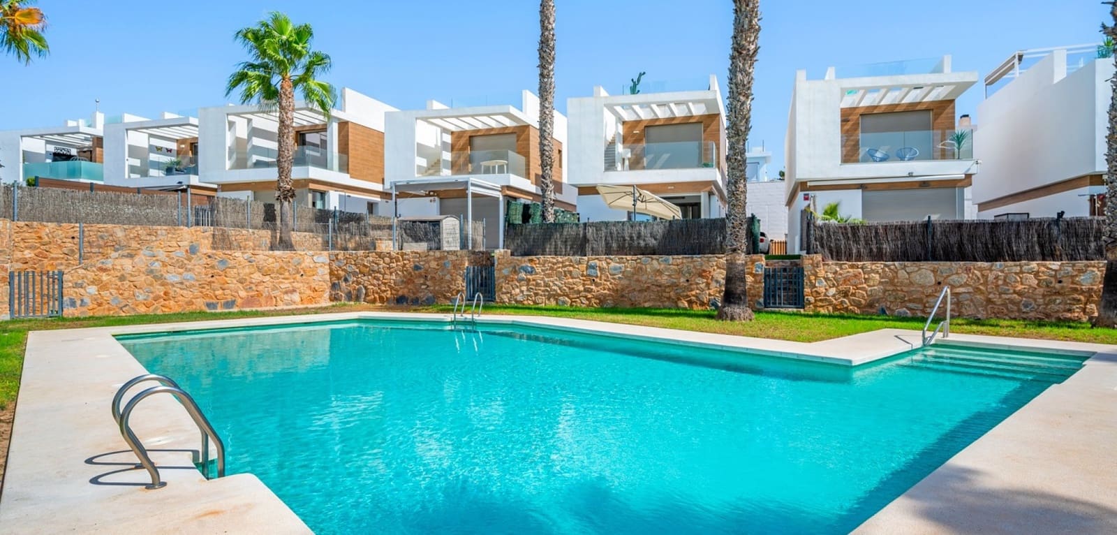 3 Zimmer Villa zu verkaufen in Villamartin mit Pool - 429.000 € (Ref: 10072870)