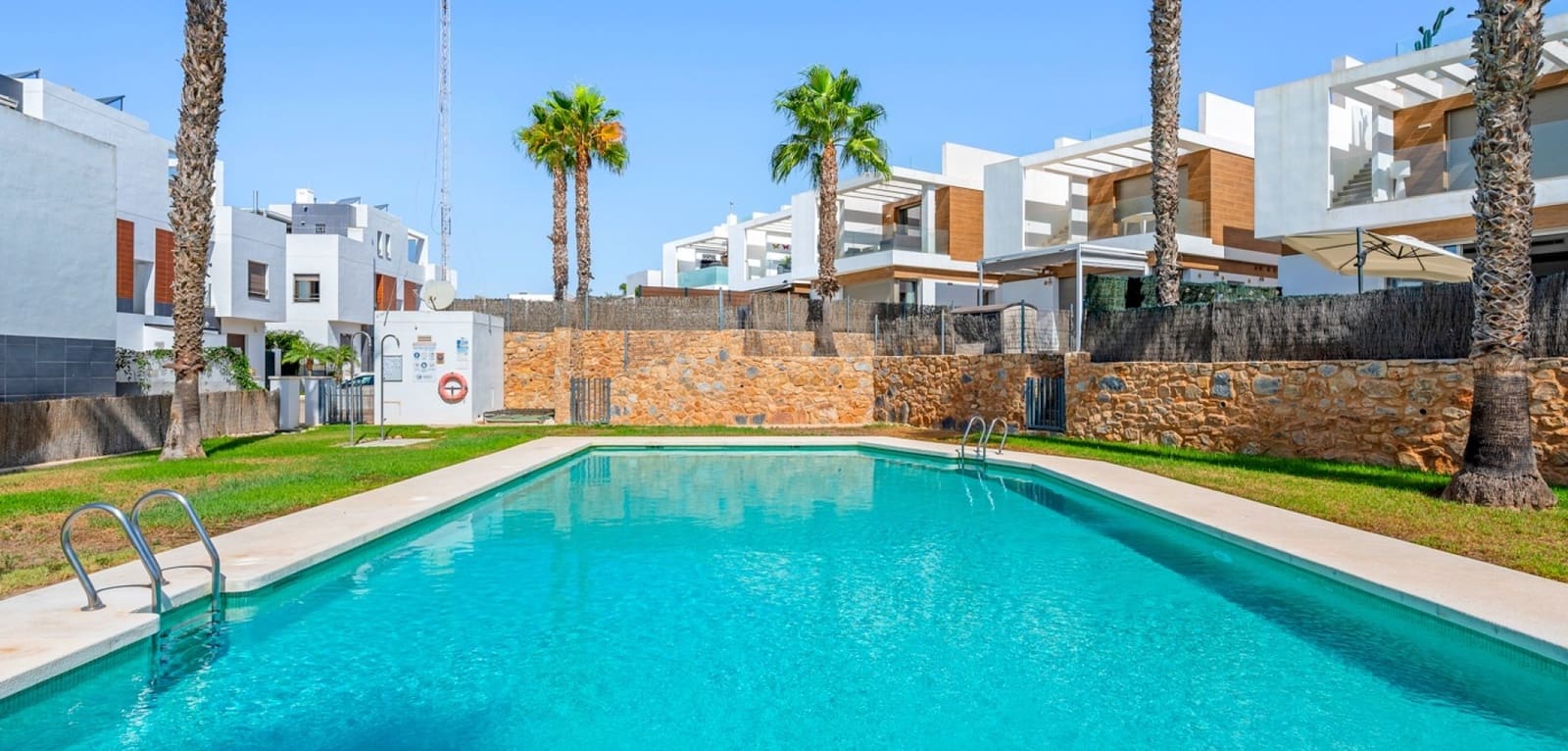 3 Zimmer Villa zu verkaufen in Villamartin mit Pool - 429.000 € (Ref: 10072870)