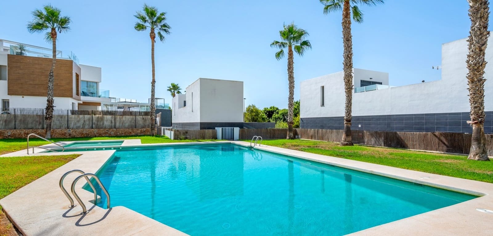 3 Zimmer Villa zu verkaufen in Villamartin mit Pool - 429.000 € (Ref: 10072870)