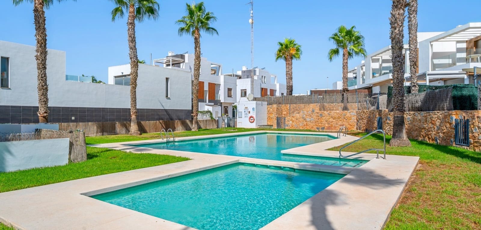 3 Zimmer Villa zu verkaufen in Villamartin mit Pool - 429.000 € (Ref: 10072870)