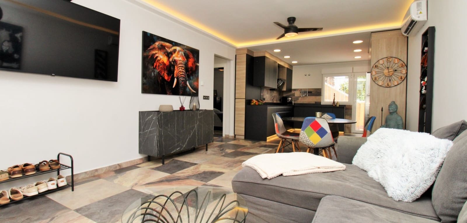 4 bedroom Villa for sale in Villamartin with pool - € 419,000 (Ref: 10082013)