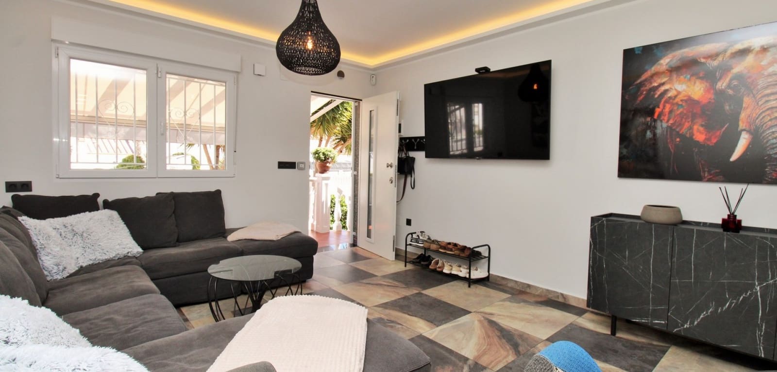 4 bedroom Villa for sale in Villamartin with pool - € 419,000 (Ref: 10082013)