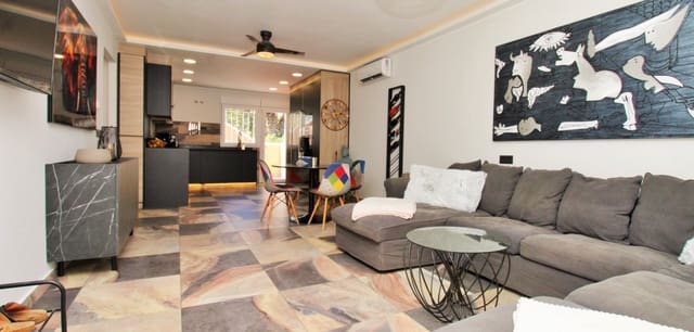 4 bedroom Villa for sale in Villamartin, Orihuela with pool - € 419,000 (Ref: 10082013)