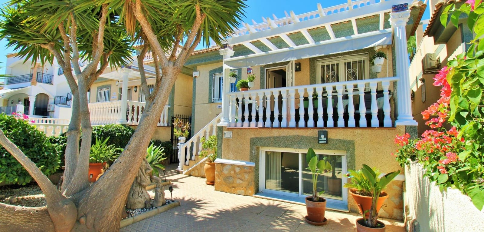 4 bedroom Villa for sale in Villamartin with pool - € 419,000 (Ref: 10082013)