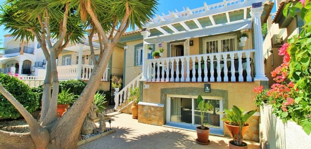 4 bedroom Villa for sale in Villamartin, Orihuela with pool - € 419,000 (Ref: 10082013)