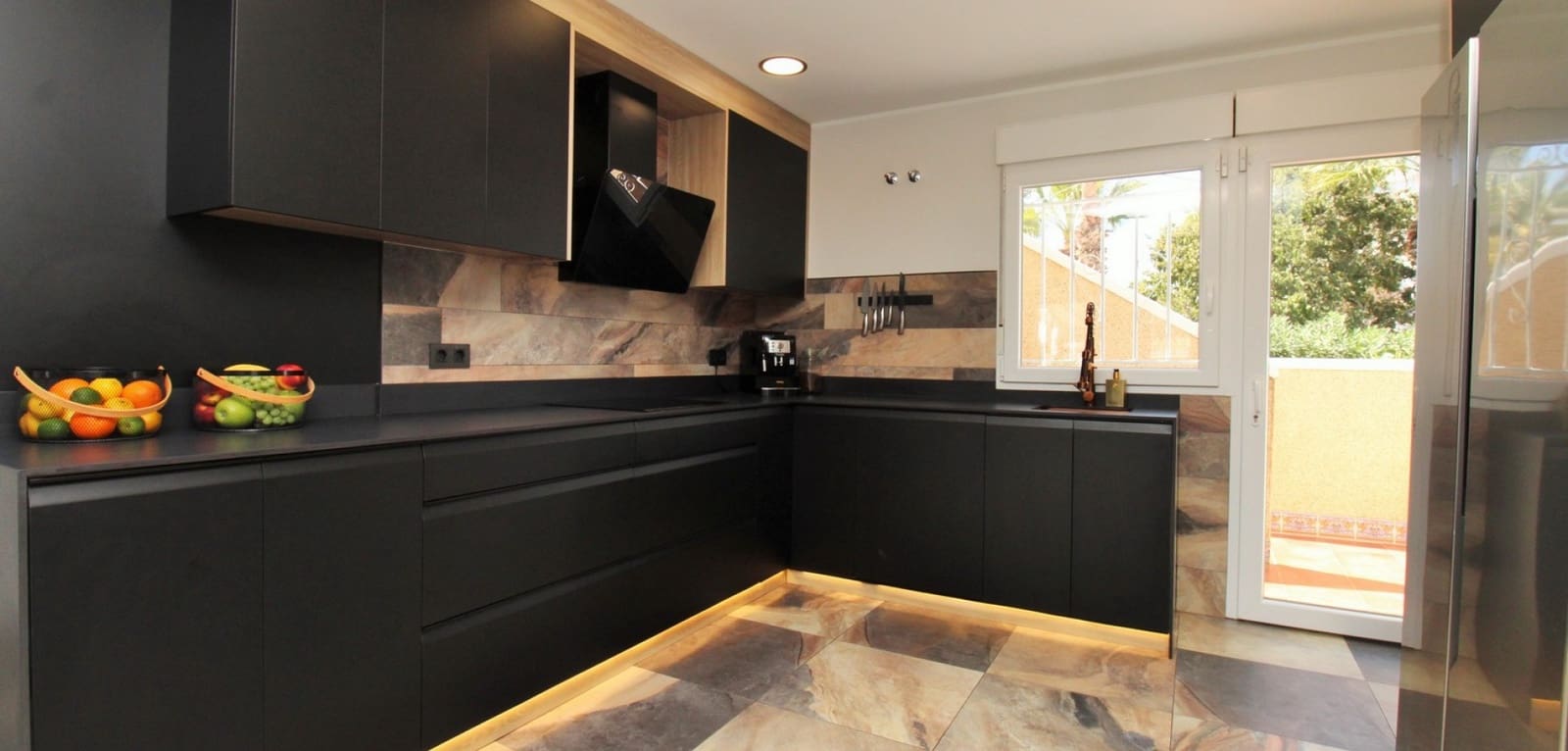 4 bedroom Villa for sale in Villamartin with pool - € 419,000 (Ref: 10082013)