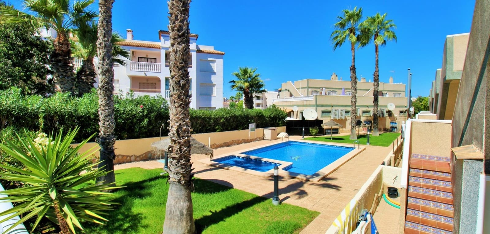 4 bedroom Villa for sale in Villamartin with pool - € 419,000 (Ref: 10082013)