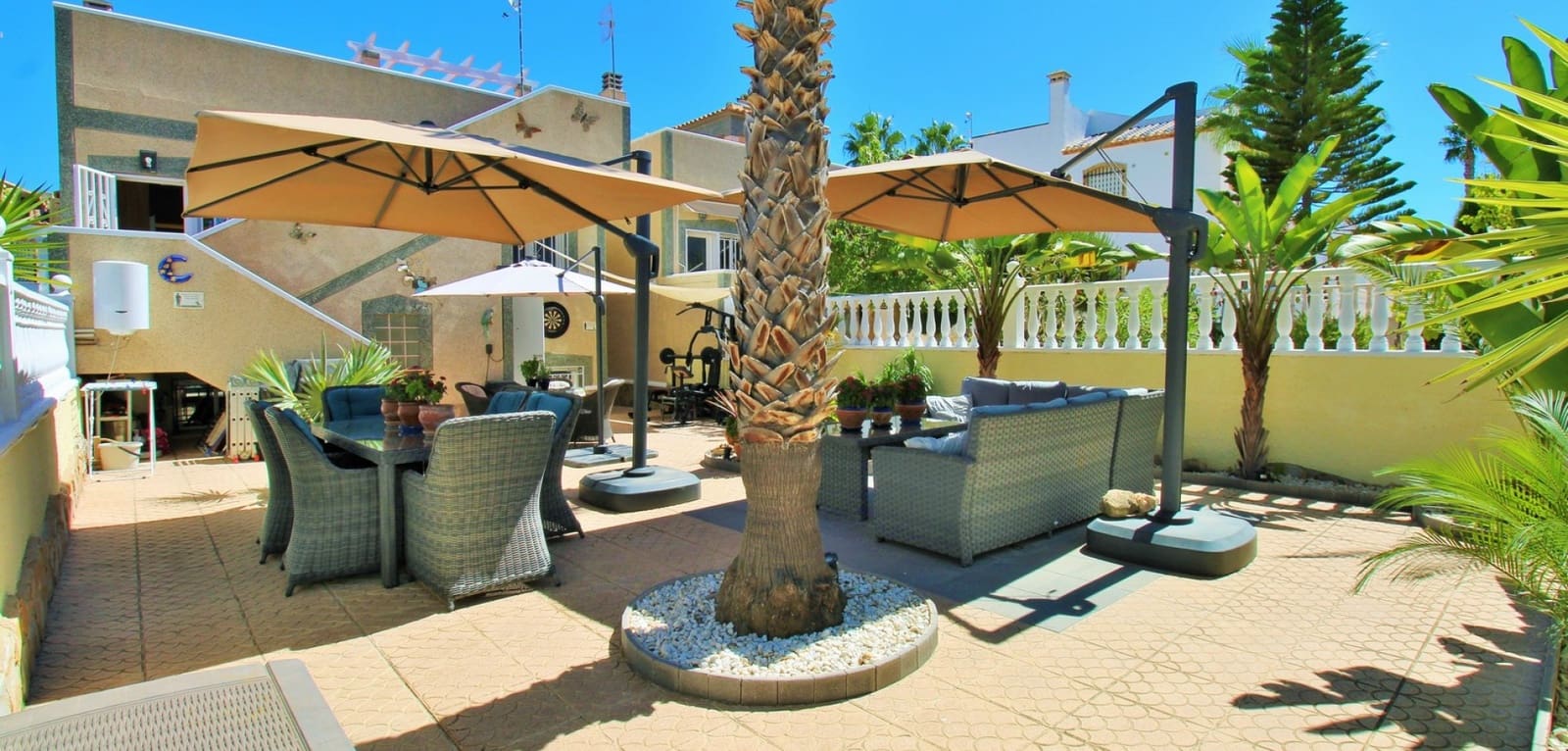 4 bedroom Villa for sale in Villamartin with pool - € 419,000 (Ref: 10082013)