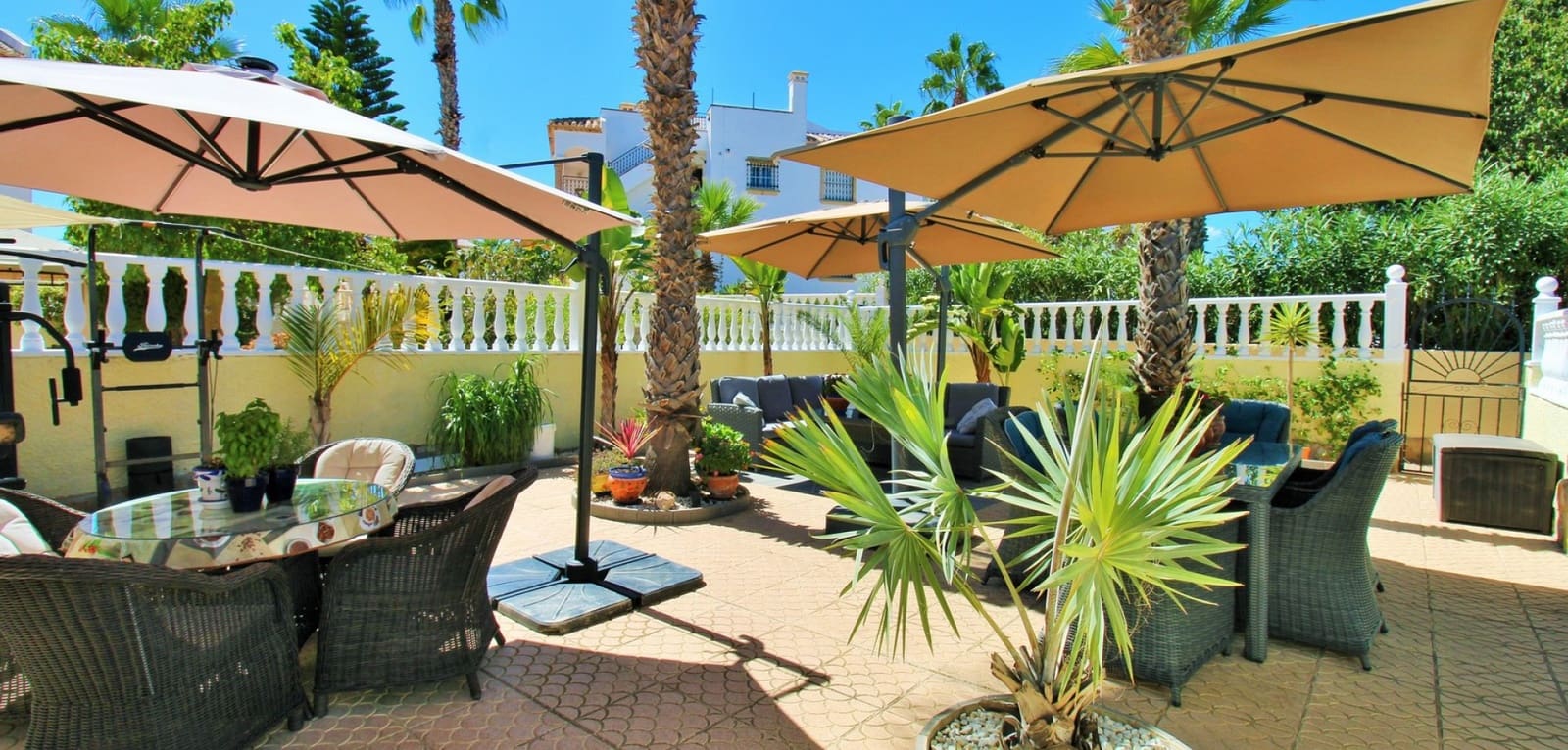 4 bedroom Villa for sale in Villamartin with pool - € 419,000 (Ref: 10082013)