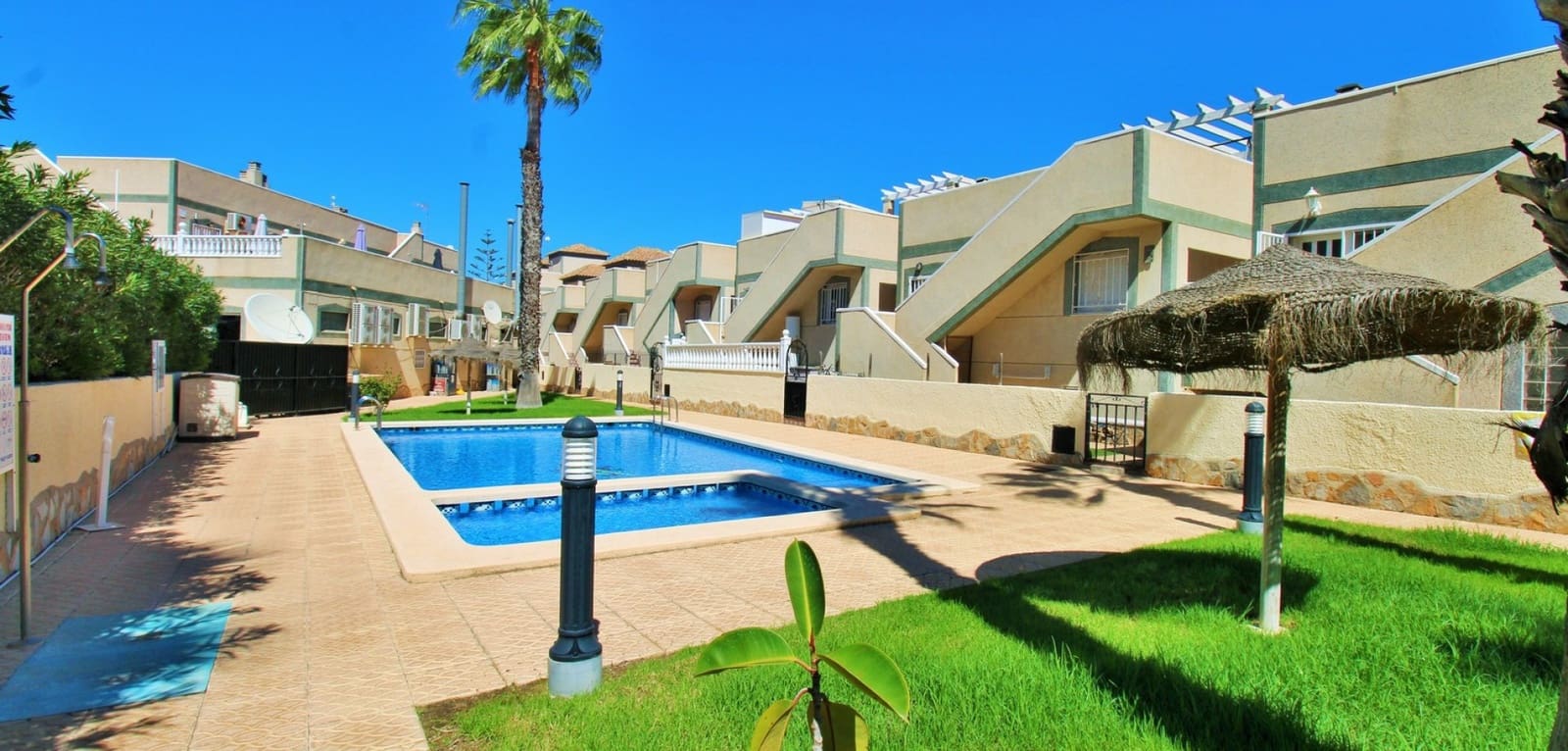 4 bedroom Villa for sale in Villamartin with pool - € 419,000 (Ref: 10082013)