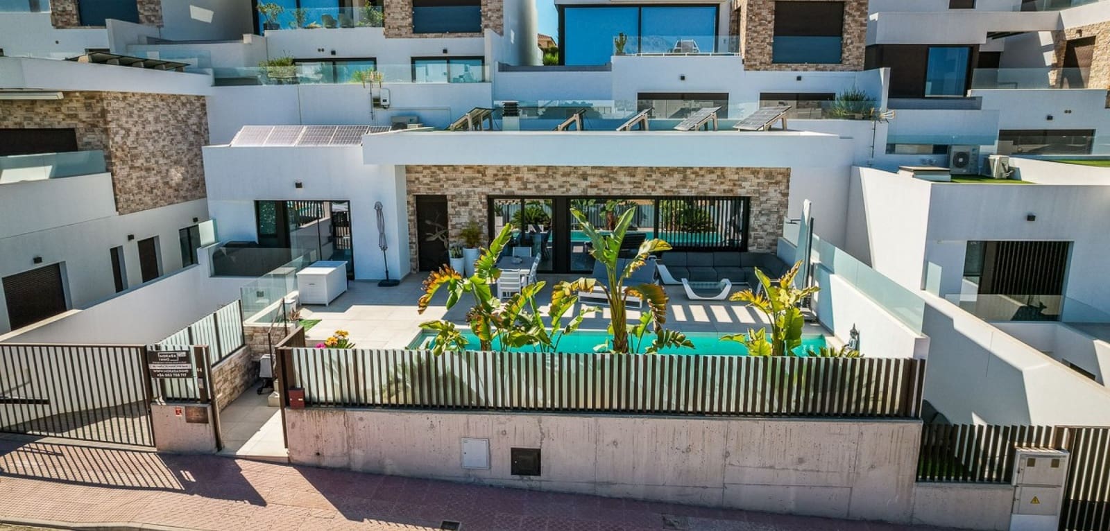 Chalet de 4 habitaciones en Rojales en venta con piscina garaje - 745.000 € (Ref: 10082015)