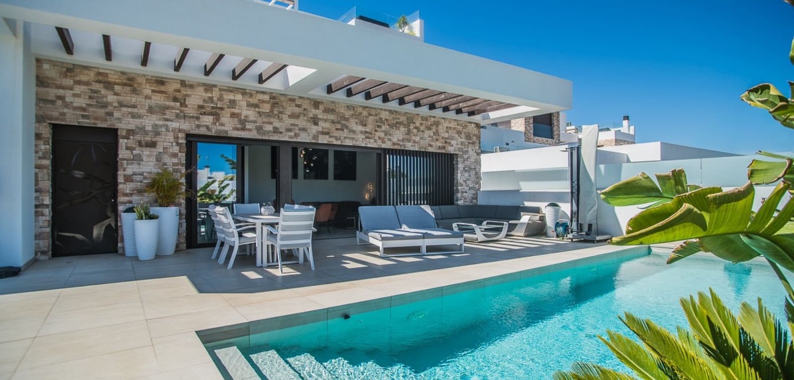 Chalet de 4 habitaciones en Rojales en venta con piscina garaje - 745.000 € (Ref: 10082015)