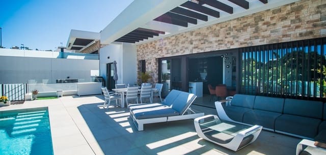 Chalet de 4 habitaciones en Rojales en venta con piscina - 745.000 € (Ref: 10082015)