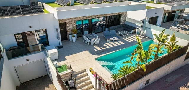 Chalet de 4 habitaciones en Rojales en venta con piscina - 745.000 € (Ref: 10082015)