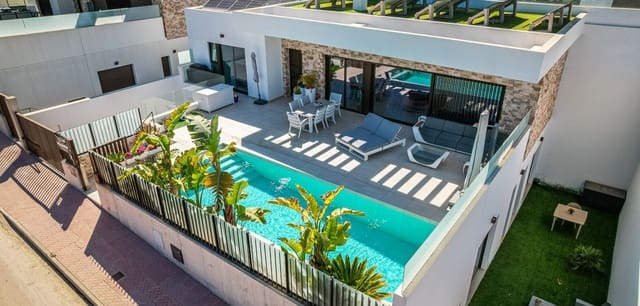 Chalet de 4 habitaciones en Rojales en venta con piscina - 745.000 € (Ref: 10082015)