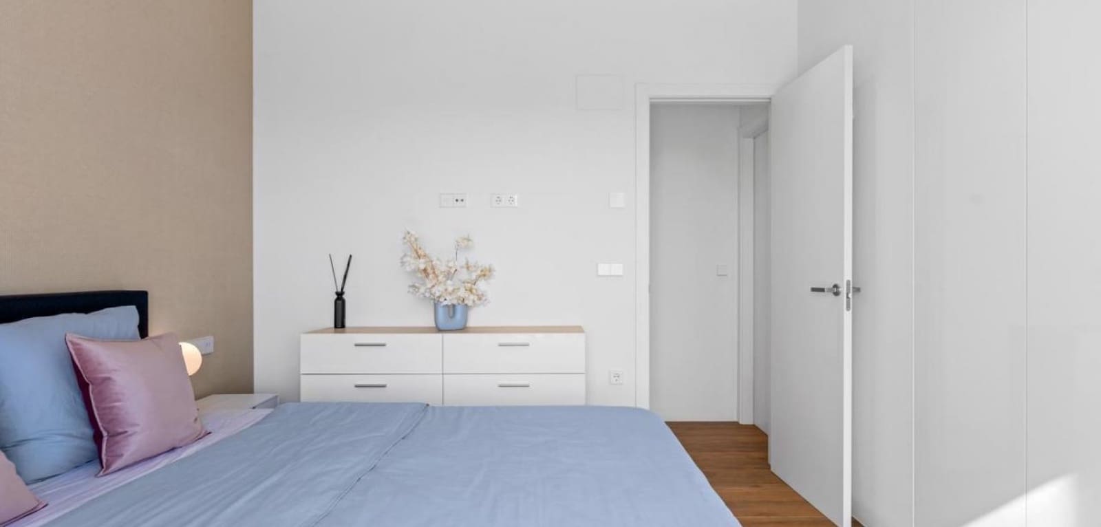 Apartamento de 2 habitaciones en Las Colinas Golf en venta con piscina garaje - 475.000 € (Ref: 10125021)