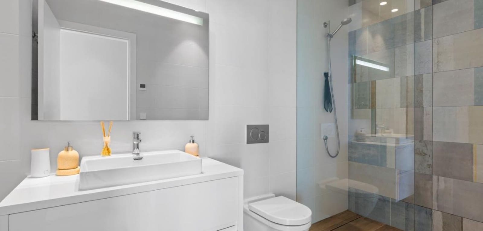 Apartamento de 2 habitaciones en Las Colinas Golf en venta con piscina garaje - 475.000 € (Ref: 10125021)