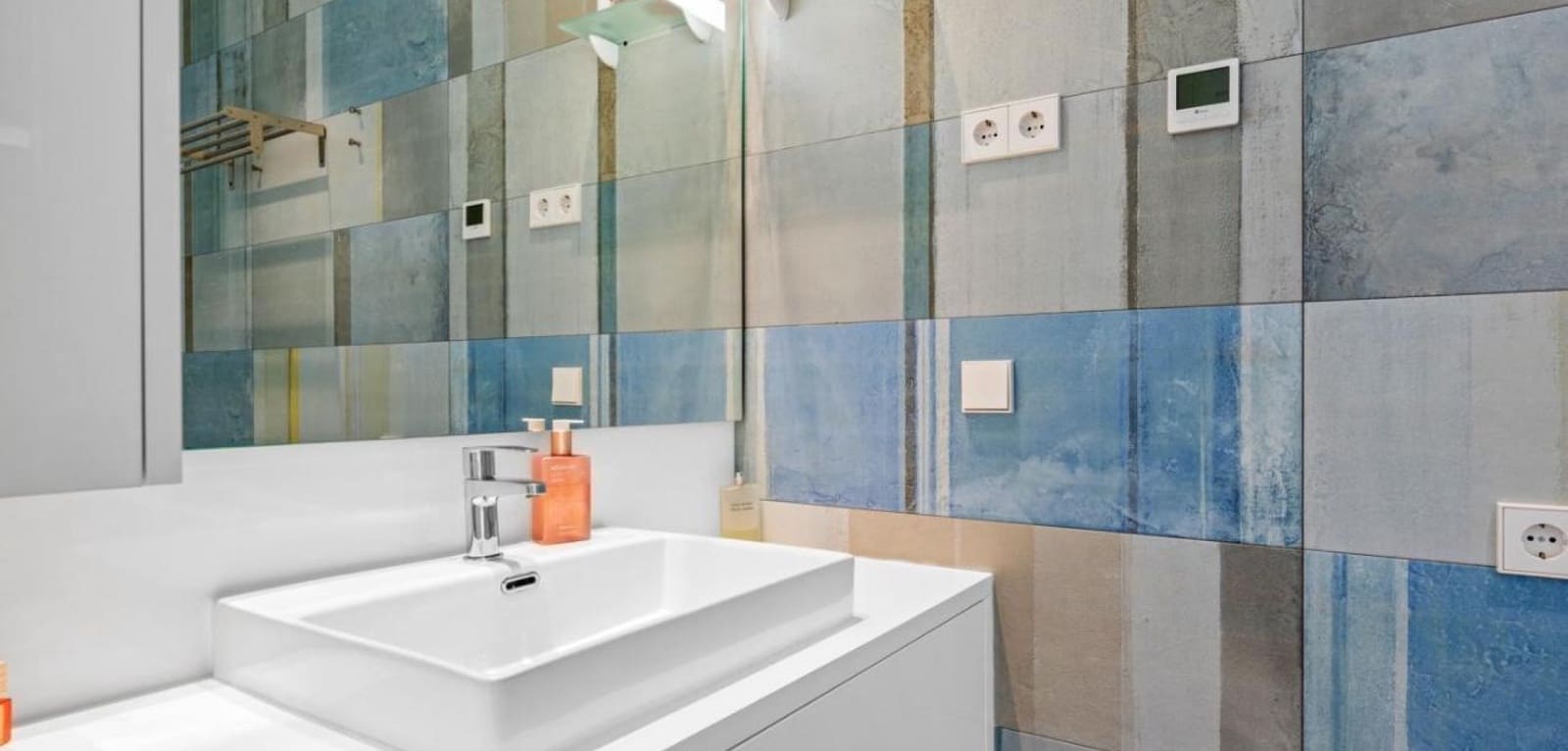 Apartamento de 2 habitaciones en Las Colinas Golf en venta con piscina garaje - 475.000 € (Ref: 10125021)