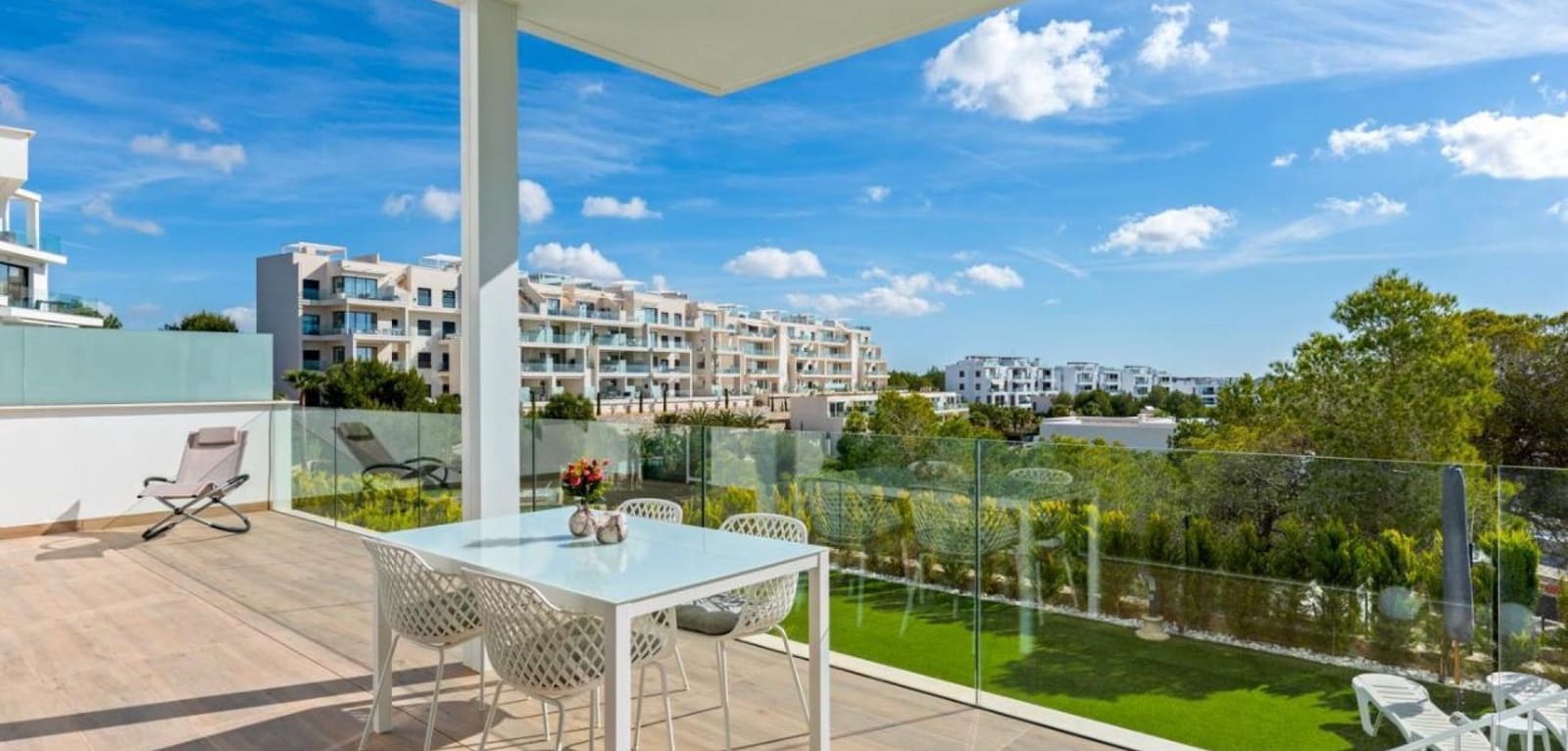 Apartamento de 2 habitaciones en Las Colinas Golf en venta con piscina garaje - 475.000 € (Ref: 10125021)