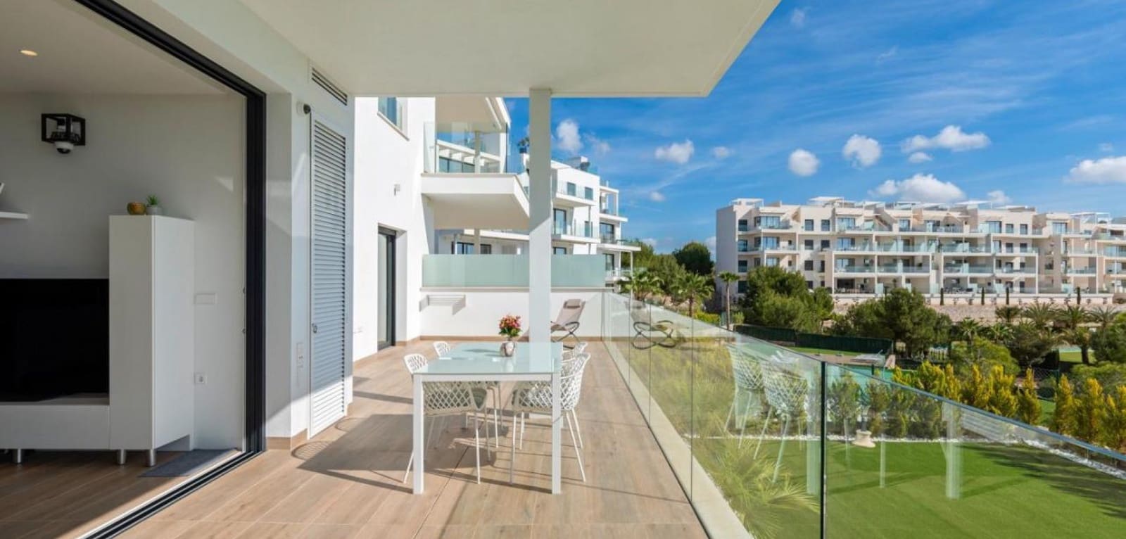Apartamento de 2 habitaciones en Las Colinas Golf en venta con piscina garaje - 475.000 € (Ref: 10125021)