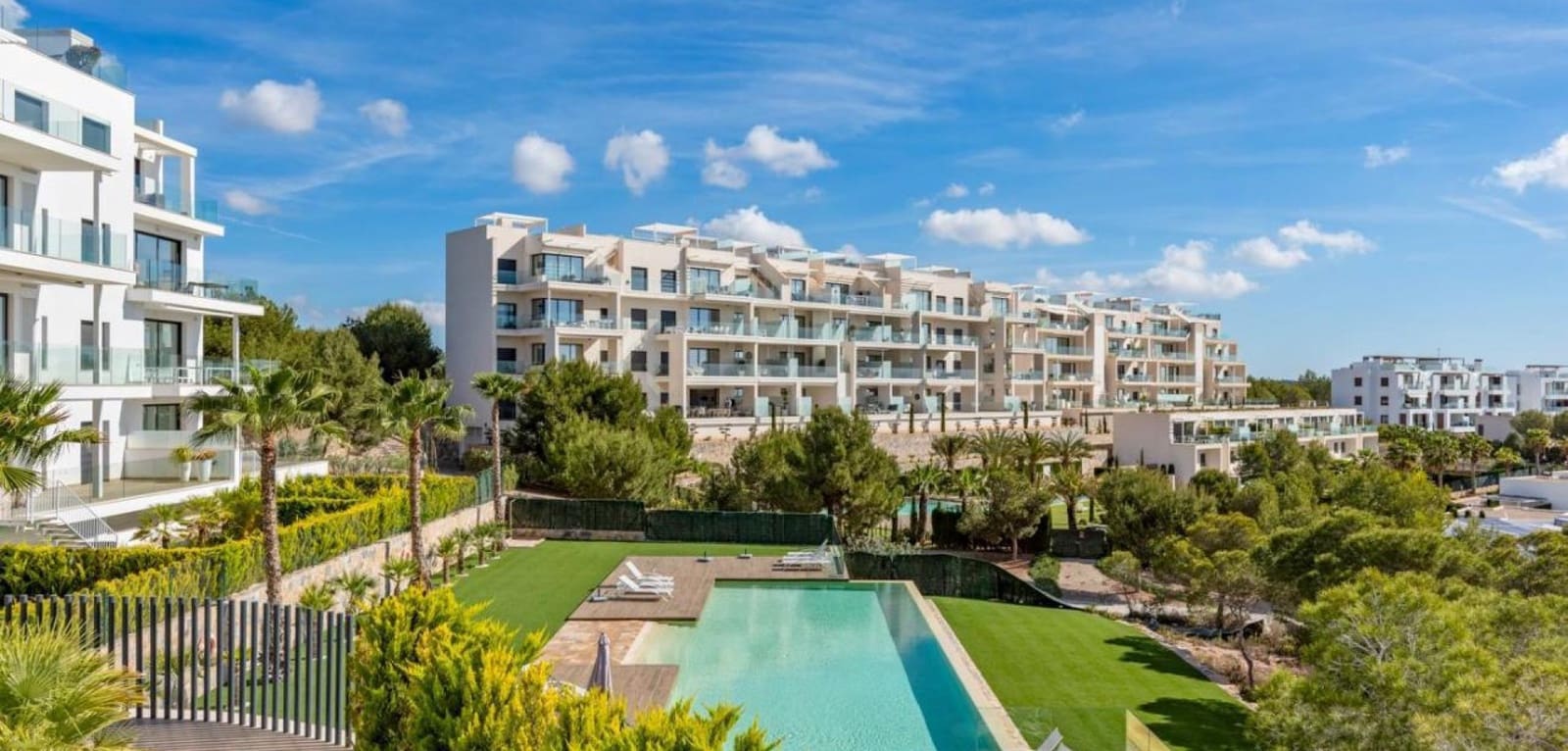 Apartamento de 2 habitaciones en Las Colinas Golf en venta con piscina garaje - 475.000 € (Ref: 10125021)