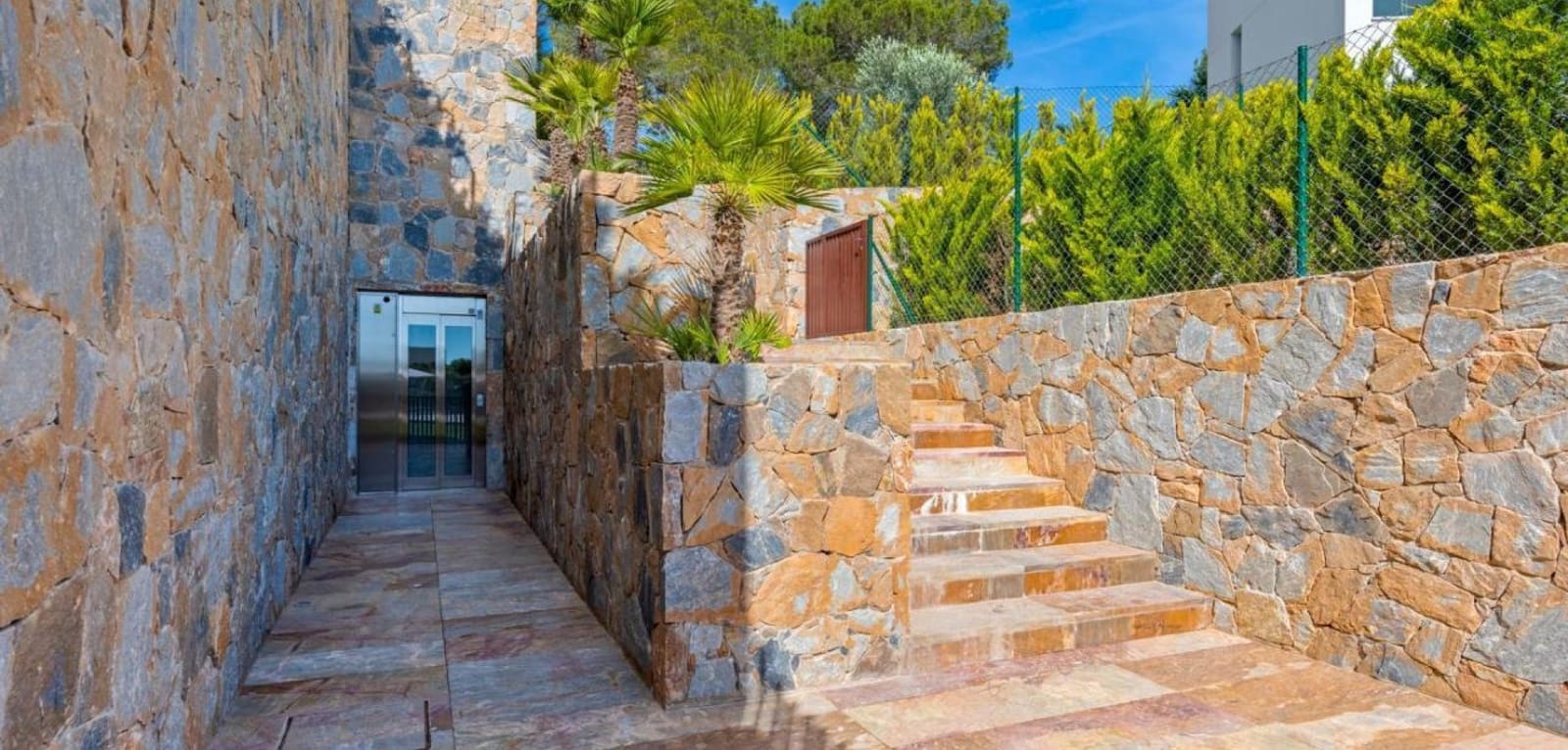 Apartamento de 2 habitaciones en Las Colinas Golf en venta con piscina garaje - 475.000 € (Ref: 10125021)