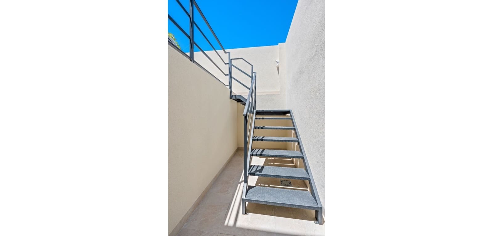 3 soveværelse Villa til salg i Daya Nueva med swimmingpool - € 399.900 (Ref: 10135027)