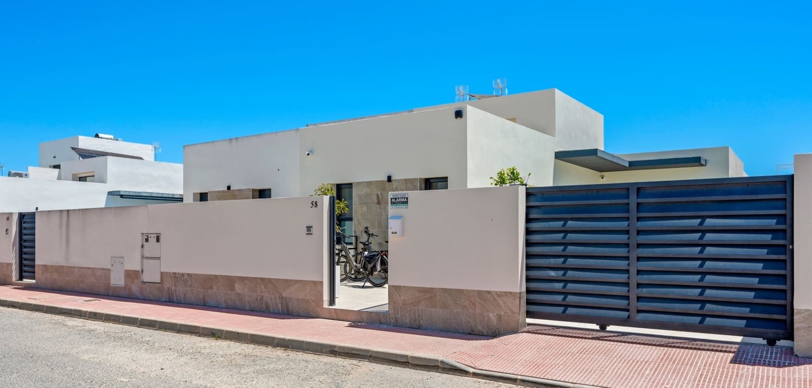 3 soveværelse Villa til salg i Daya Nueva med swimmingpool - € 399.900 (Ref: 10135027)