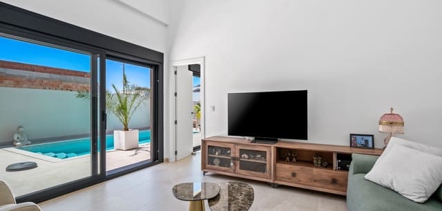 3 soveværelse Villa til salg i Daya Nueva med swimmingpool - € 399.900 (Ref: 10135027)