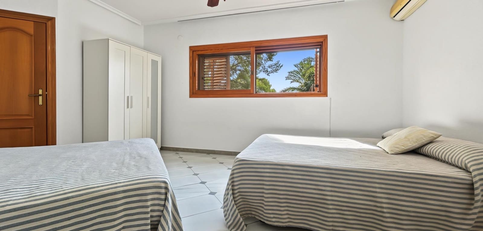 7 soveværelse Villa til salg i Campoamor med swimmingpool garage - € 1.300.000 (Ref: 10135030)