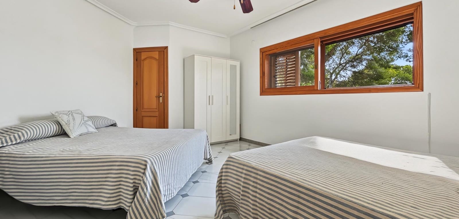 7 soveværelse Villa til salg i Campoamor med swimmingpool garage - € 1.300.000 (Ref: 10135030)
