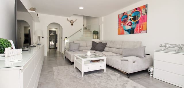 3 soverom Villa til salgs i Mil Palmeras, Pilar de la Horadada med svømmebasseng - € 395 000 (Ref: 10135032)
