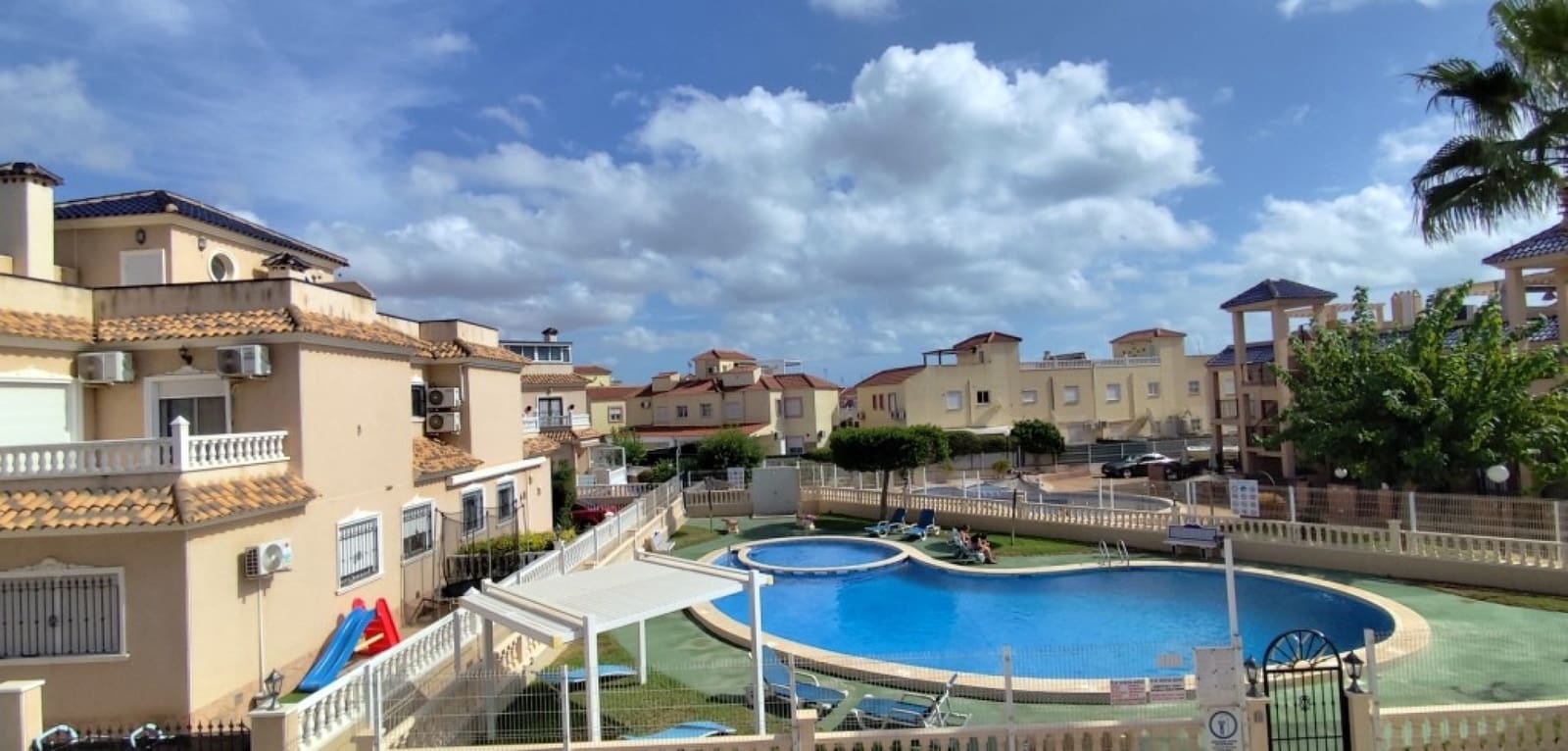 3 quarto Casa em Banda para venda em Cabo Roig com piscina - 265 000 € (Ref: 10135035)