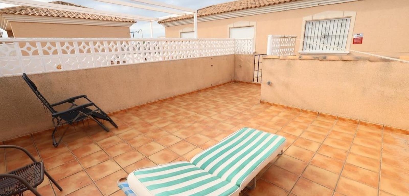 2 makuuhuone Bungalow myytävänä paikassa La Zenia mukana uima-altaan 
autotalli - 165 000 € (Ref: 10136105)