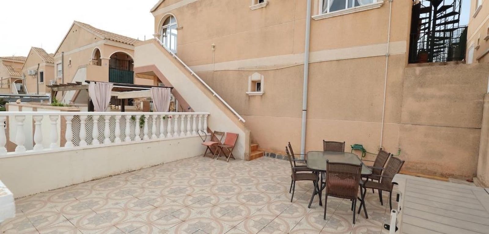 2 makuuhuone Bungalow myytävänä paikassa La Zenia mukana uima-altaan 
autotalli - 165 000 € (Ref: 10136105)