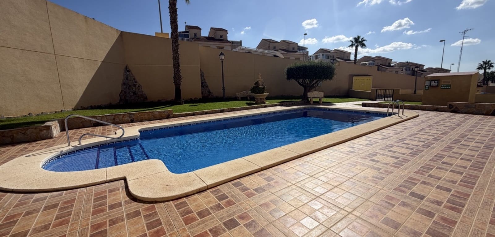 3 quarto Casa em Banda para venda em Villamartin com piscina - 199 995 € (Ref: 10144765)