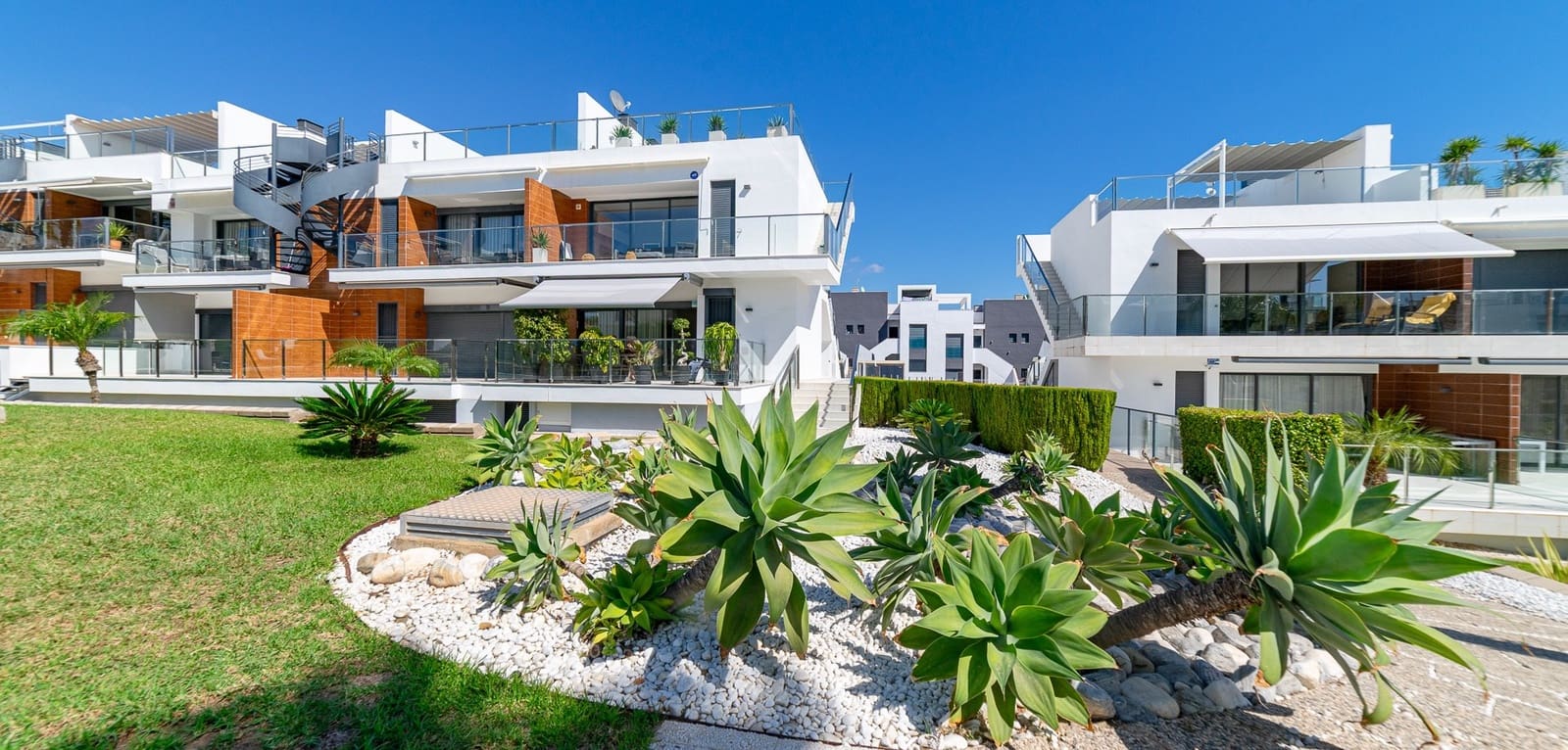 Apartamento de 2 habitaciones en Orihuela Costa en venta con piscina garaje - 270.000 € (Ref: 10155879)