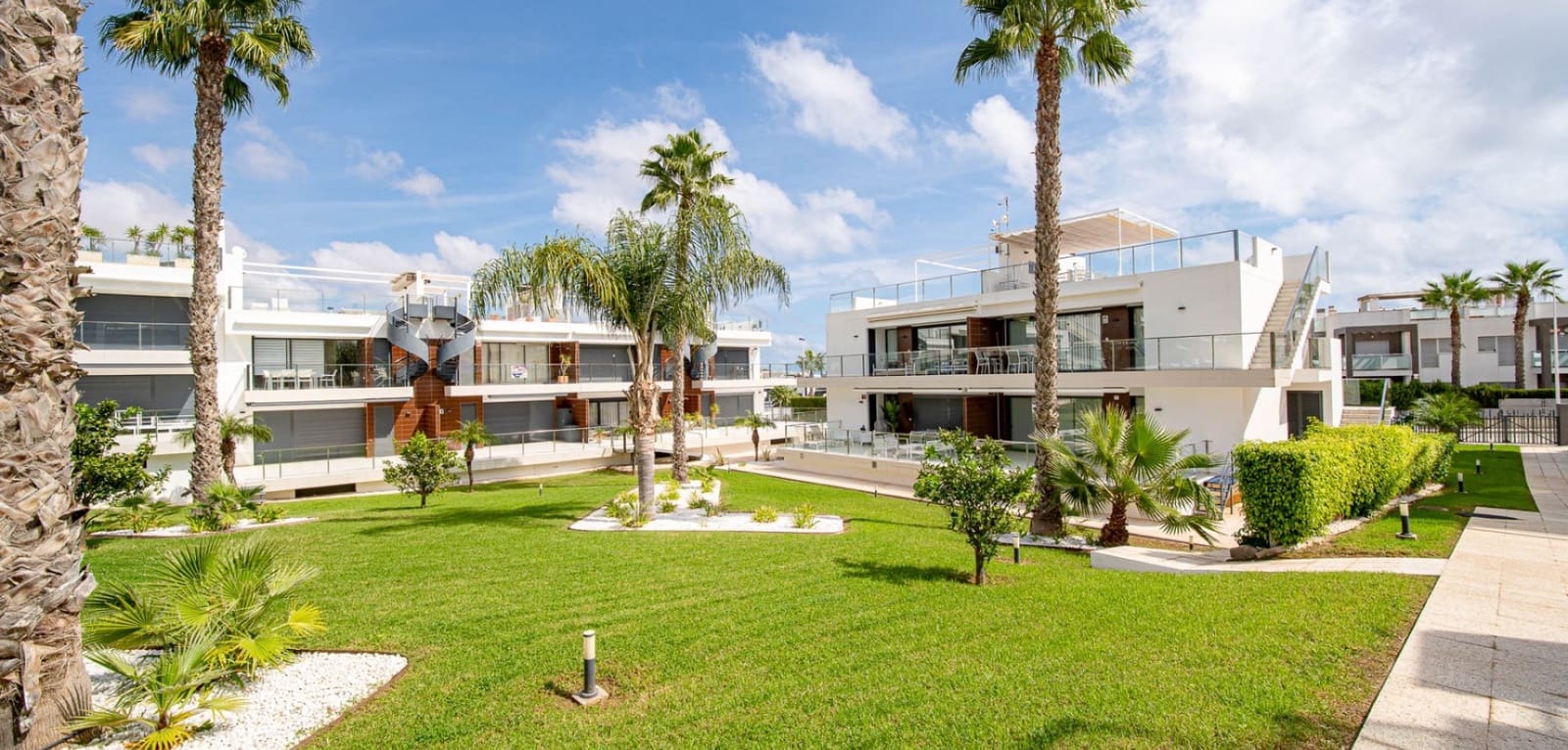 Apartamento de 2 habitaciones en Orihuela Costa en venta con piscina garaje - 270.000 € (Ref: 10155879)
