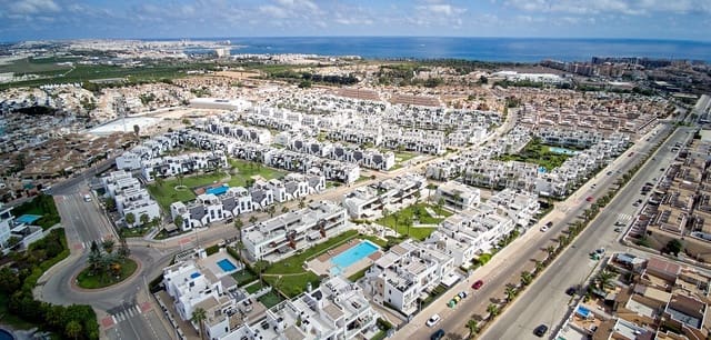 Apartamento de 2 habitaciones en Punta Prima, Orihuela en venta con piscina garaje - 270.000 € (Ref: 10155879)