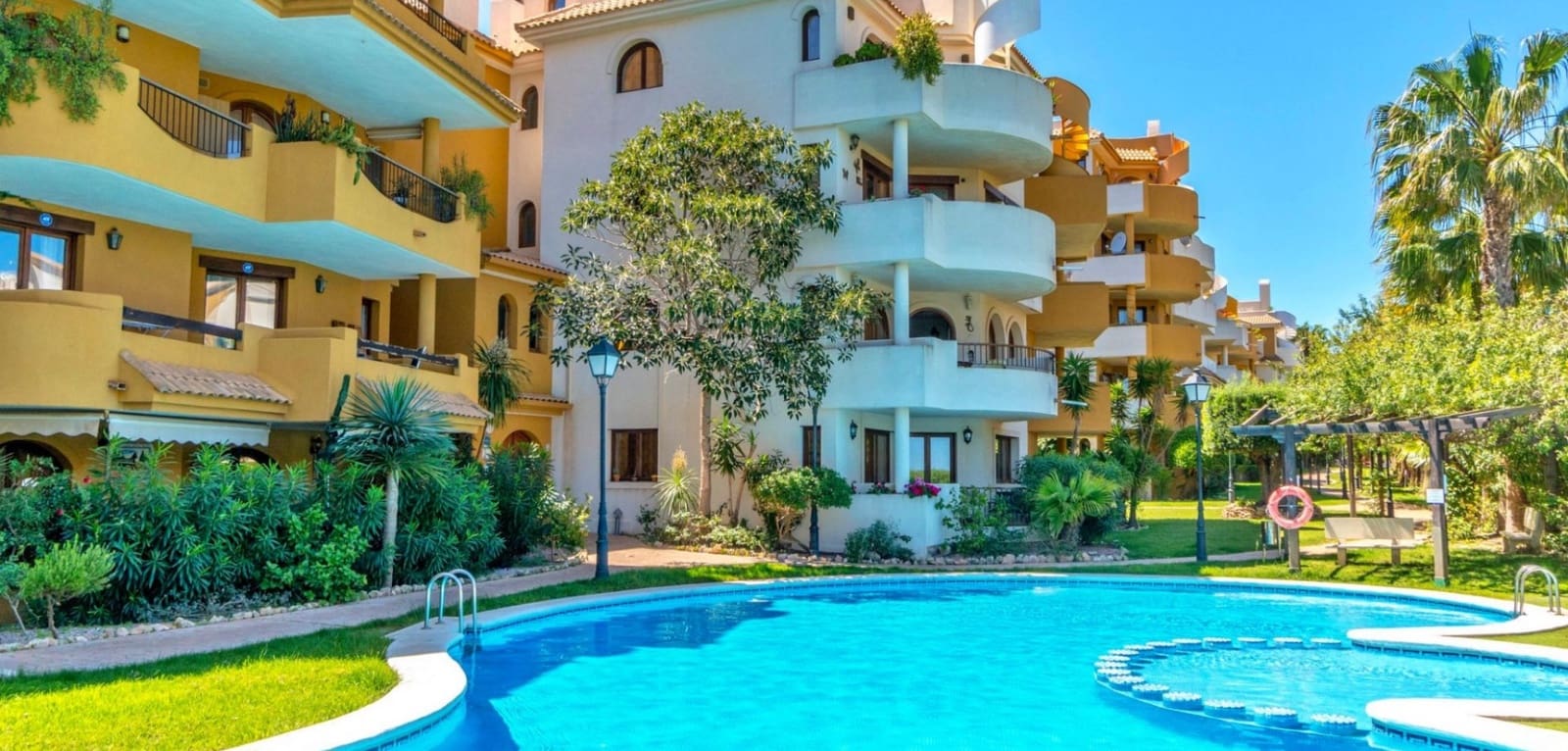 Apartamento de 2 habitaciones en Orihuela Costa en venta con piscina garaje - 289.000 € (Ref: 10155880)