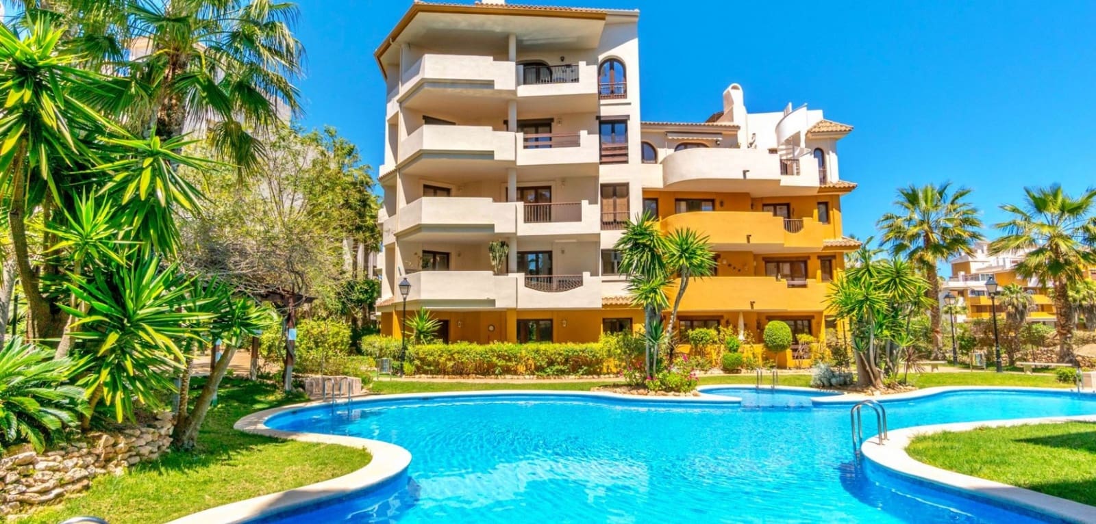 Apartamento de 2 habitaciones en Orihuela Costa en venta con piscina garaje - 289.000 € (Ref: 10155880)