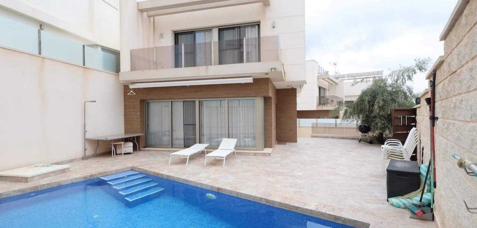 3 bedroom Villa for sale in Villamartin with pool - € 450,000 (Ref: 10159977)