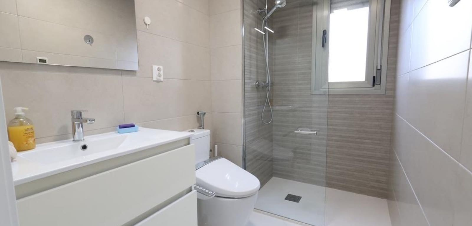 3 bedroom Villa for sale in Villamartin with pool - € 450,000 (Ref: 10159977)
