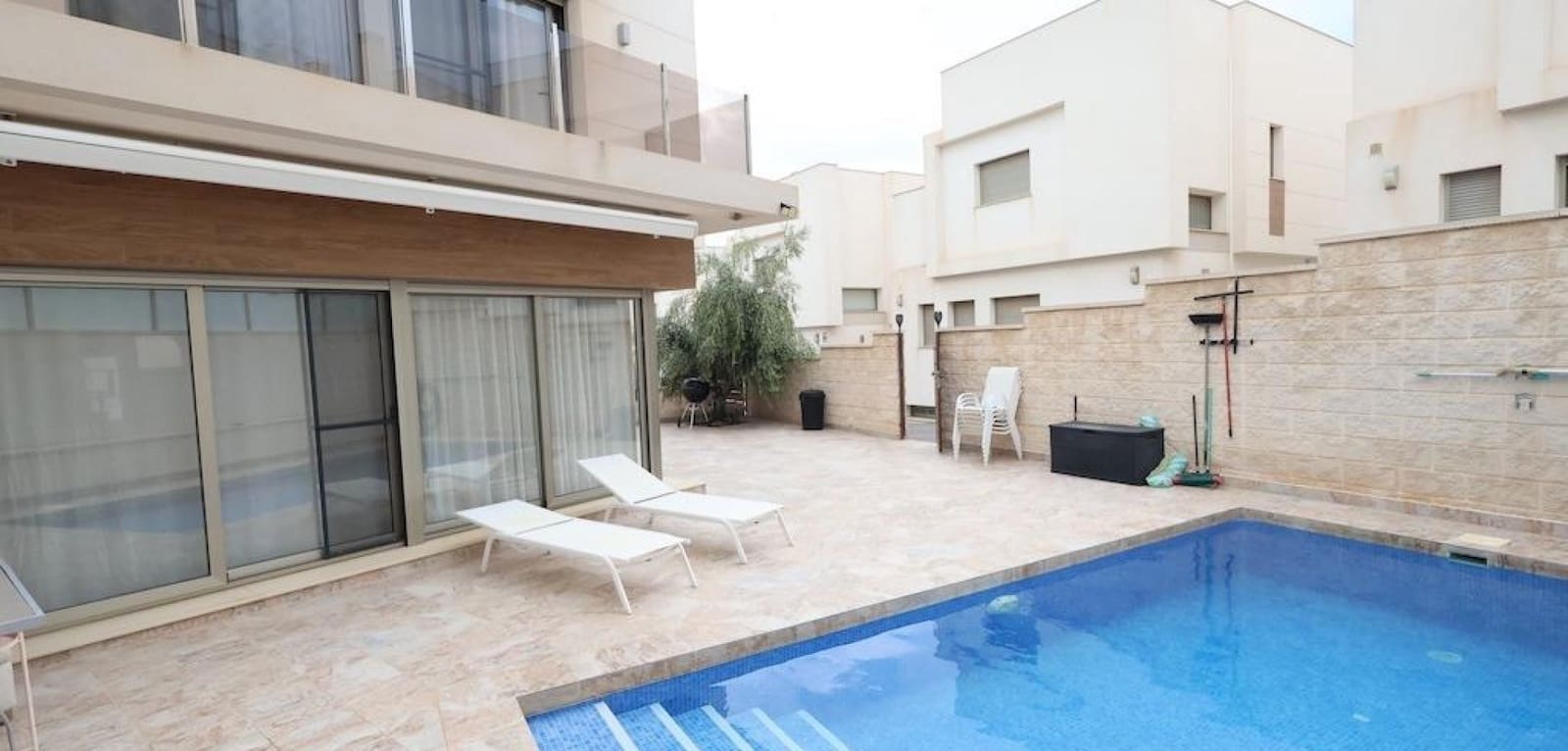 3 bedroom Villa for sale in Villamartin with pool - € 450,000 (Ref: 10159977)