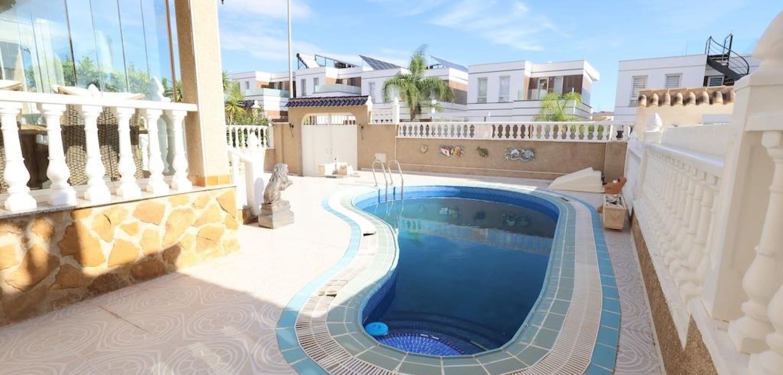 3 soveværelse Villa til salg i Villamartin med swimmingpool garage - € 360.000 (Ref: 10163246)