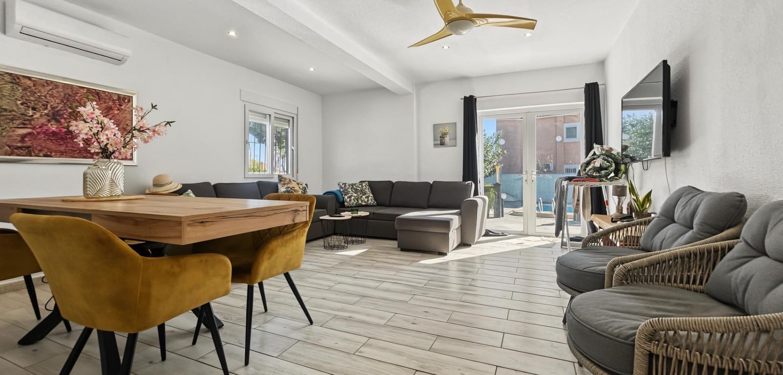 2 slaapkamer Villa te koop in Pinar de Campoverde met zwembad - € 295.000 (Ref: 10163248)