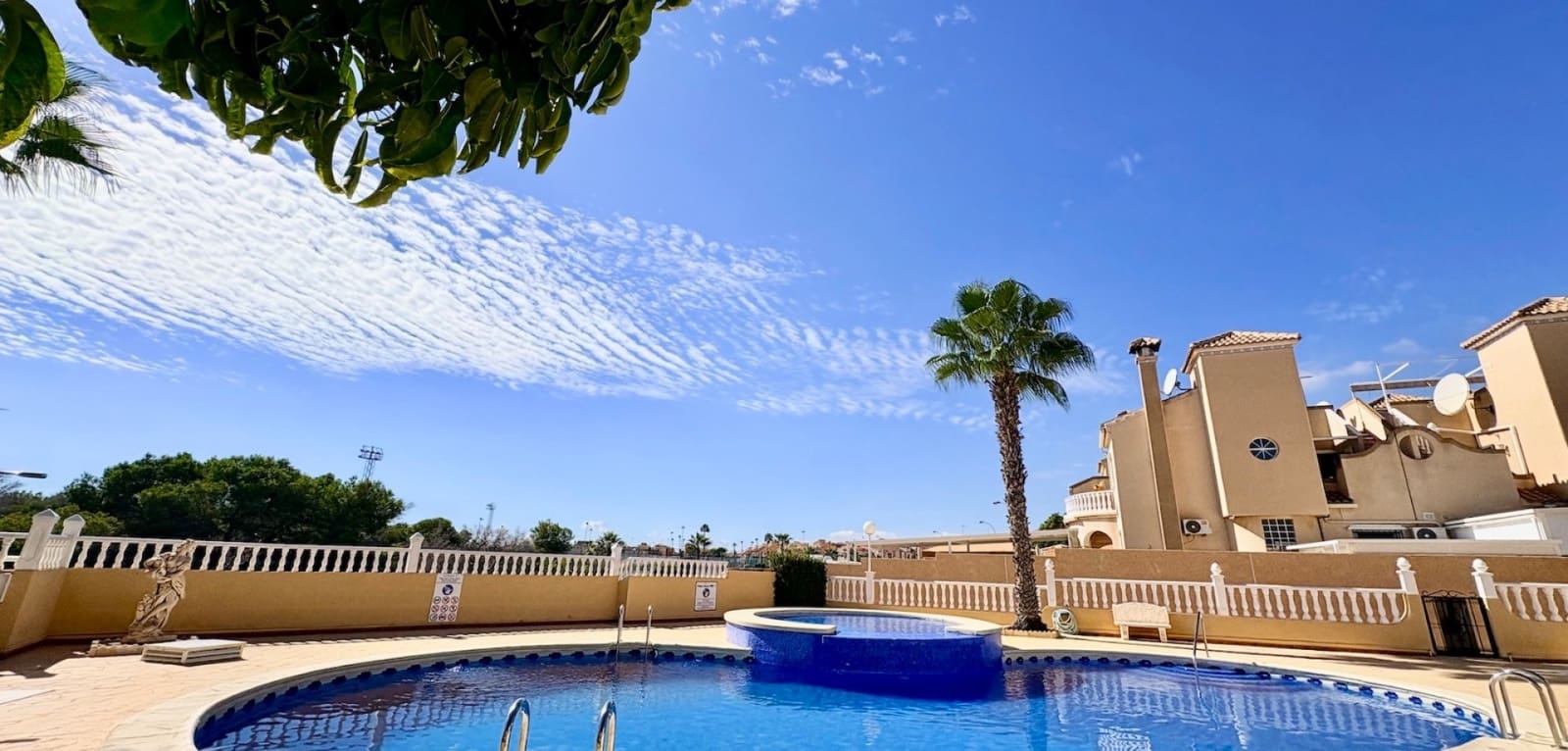 3 soveværelse Byhus til salg i Playa Flamenca med swimmingpool - € 225.000 (Ref: 10165374)