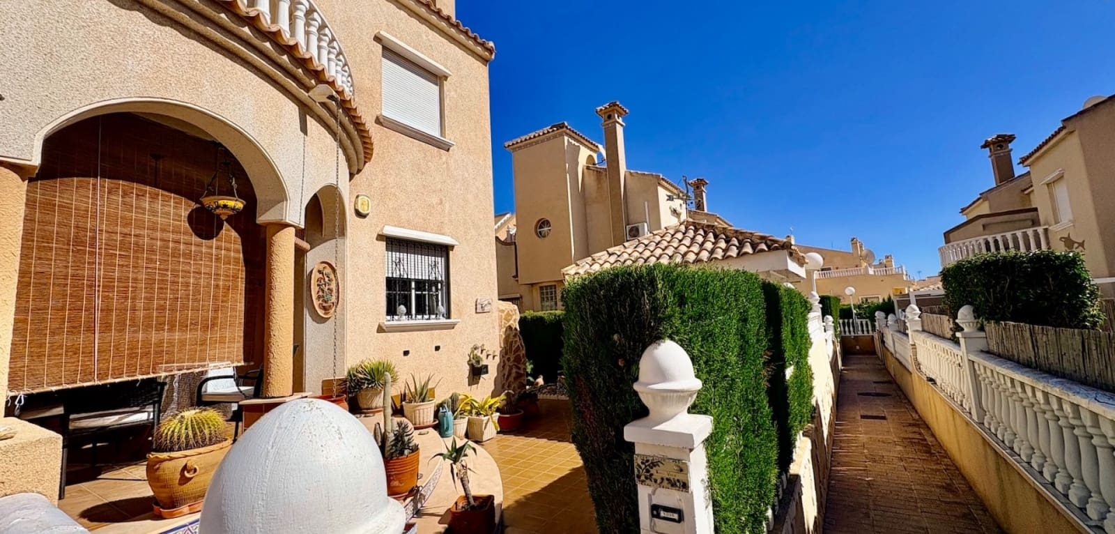 3 soveværelse Byhus til salg i Playa Flamenca med swimmingpool - € 225.000 (Ref: 10165374)