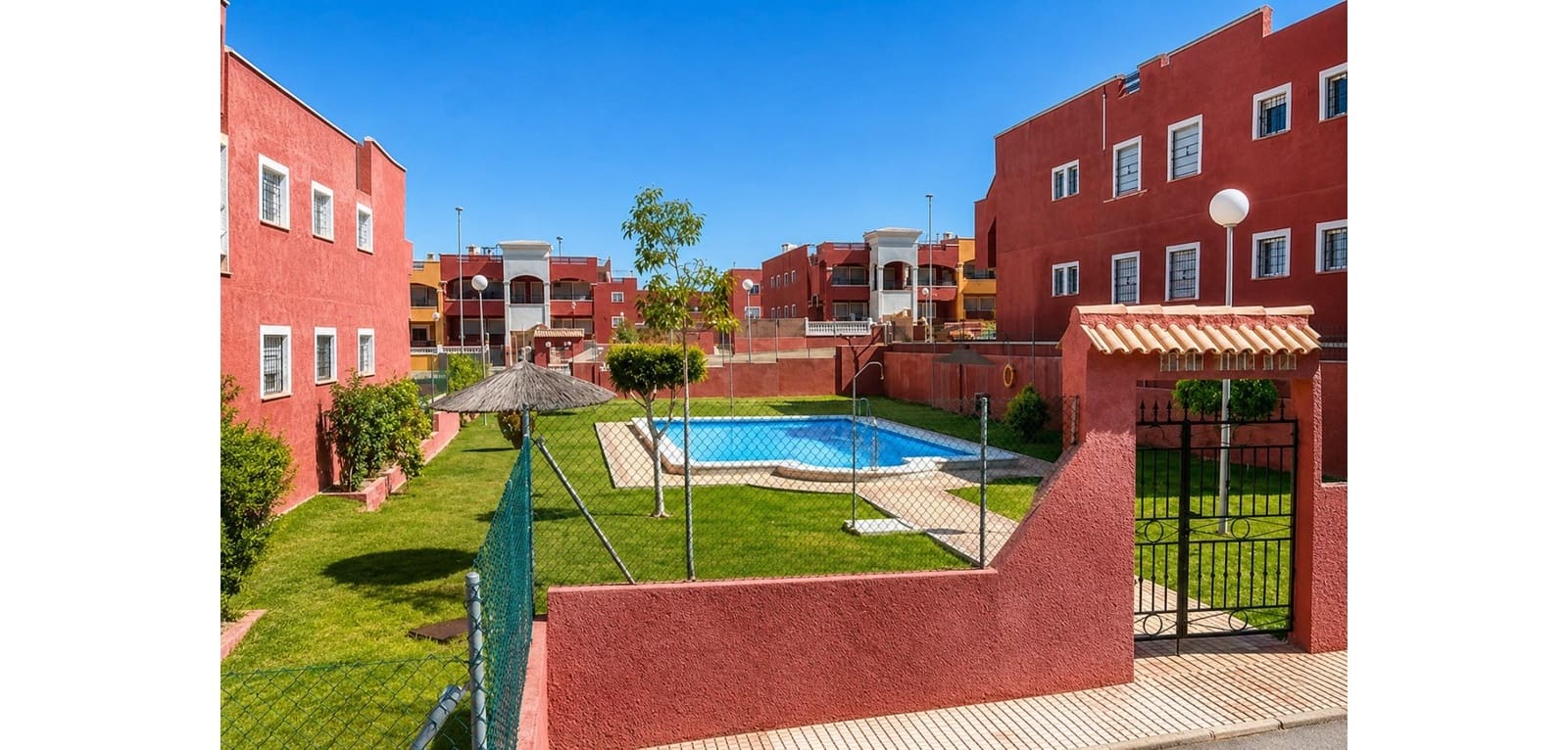 2 sypialnia Bungalow na sprzedaż w Torrevieja z basenem - 162 500 € (Ref: 10168838)